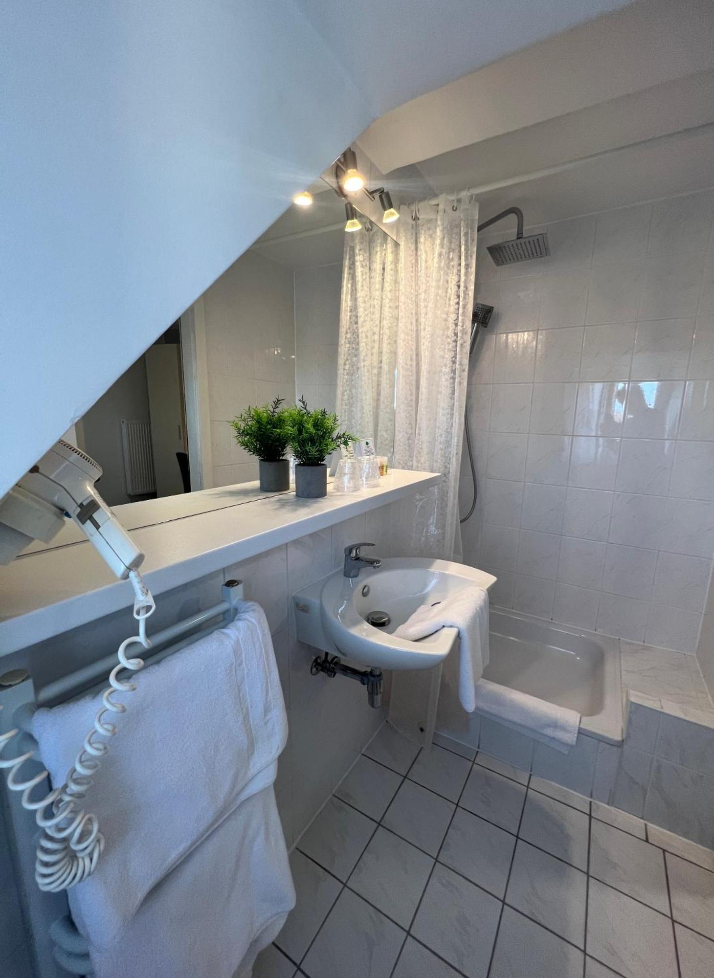 Hotel Pelikan Kitzingen Bagian luar foto