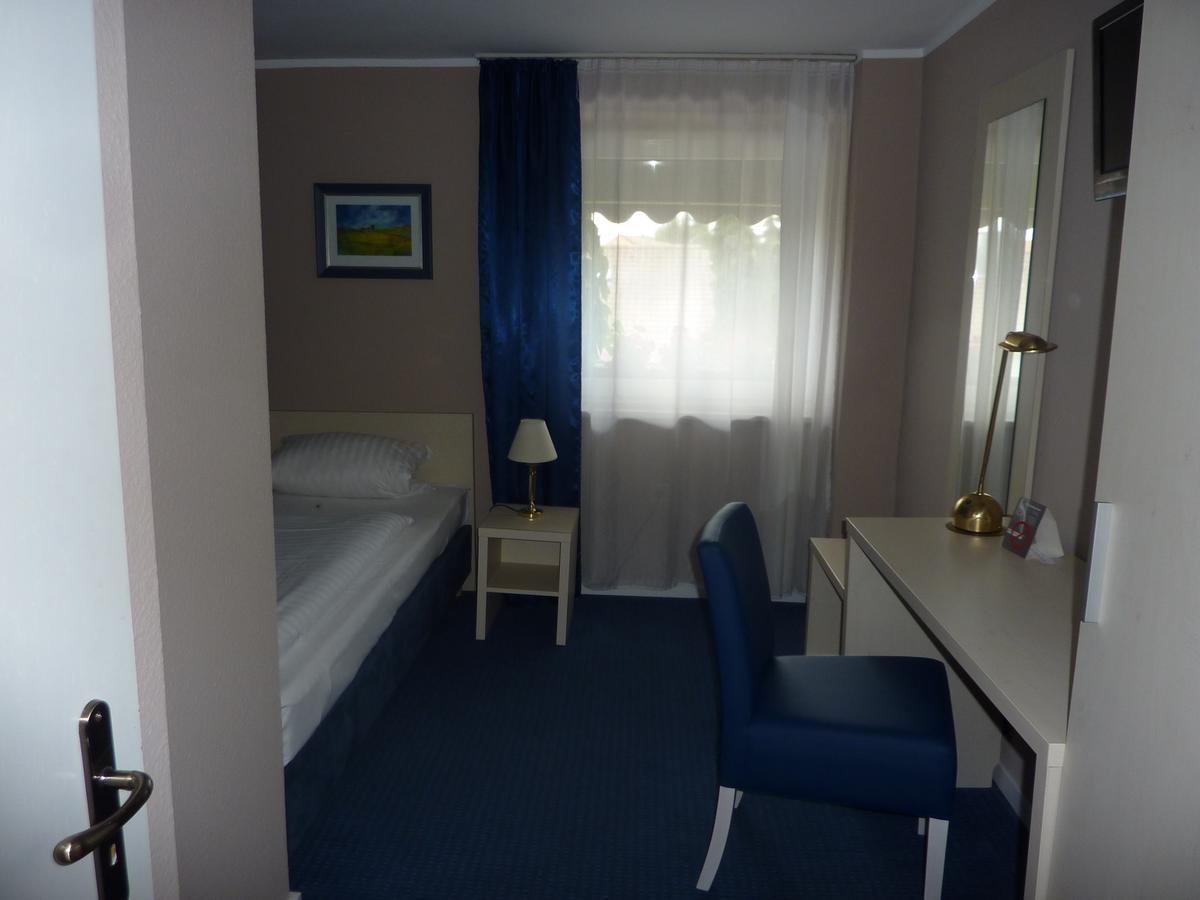 Hotel Pelikan Kitzingen Bagian luar foto