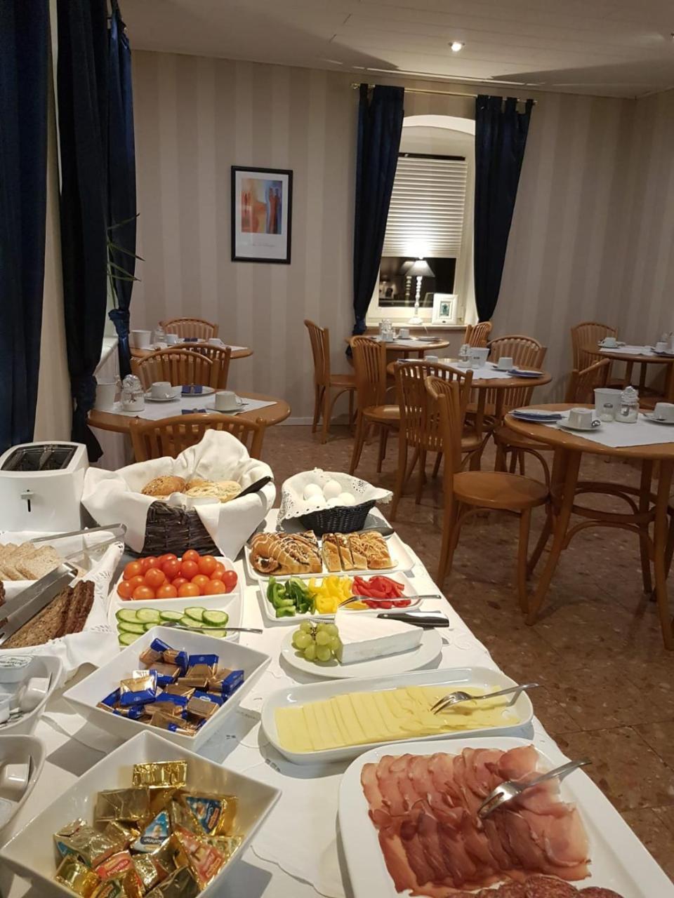Hotel Pelikan Kitzingen Bagian luar foto